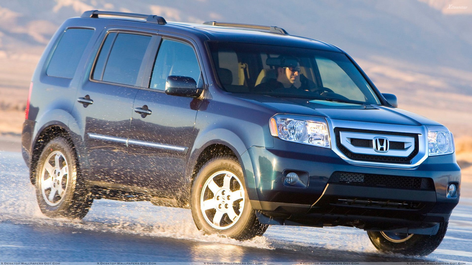 Красивый автомобиль Honda Pilot