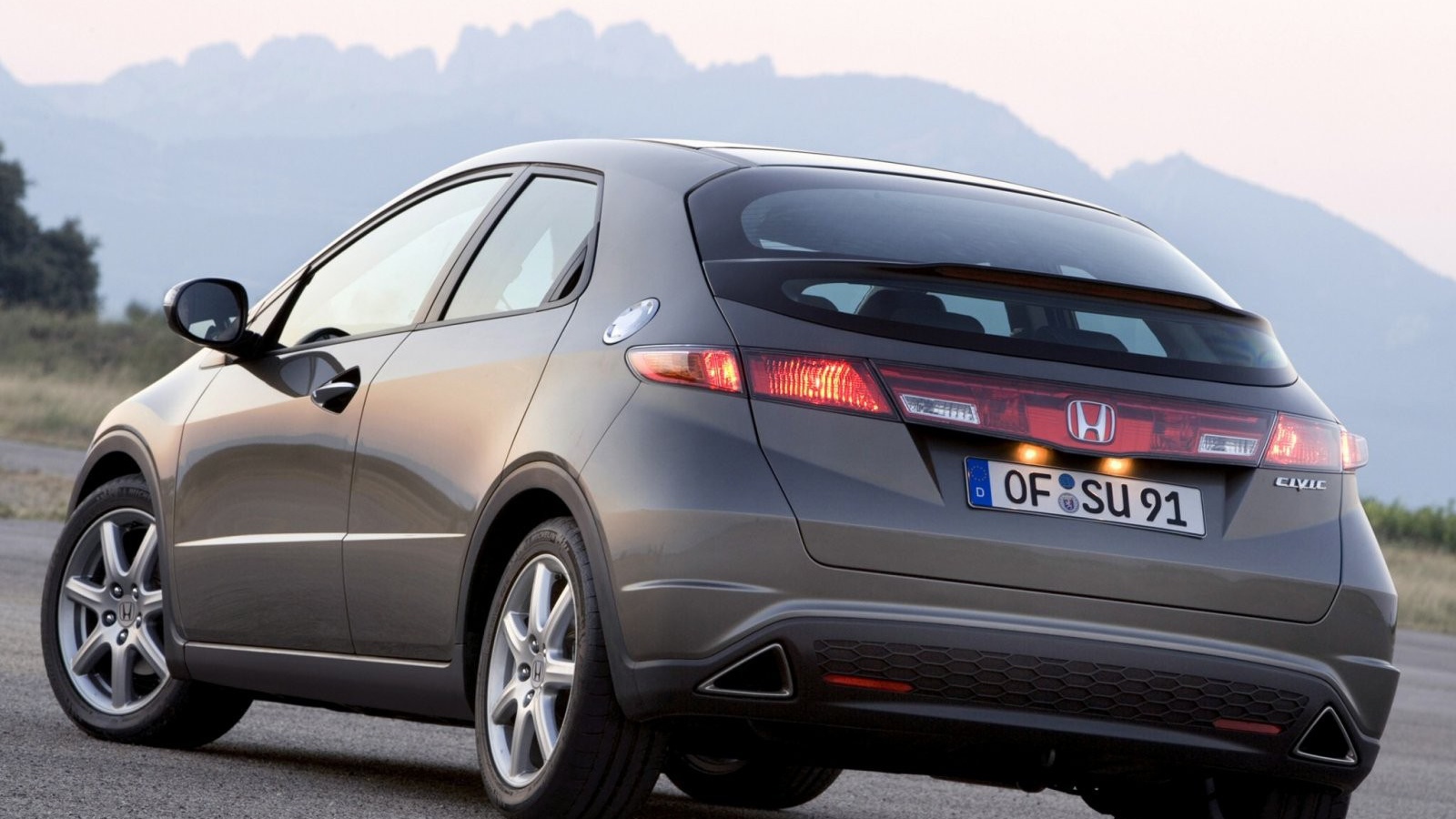 Автомобиль марки Honda модели Civic 5D