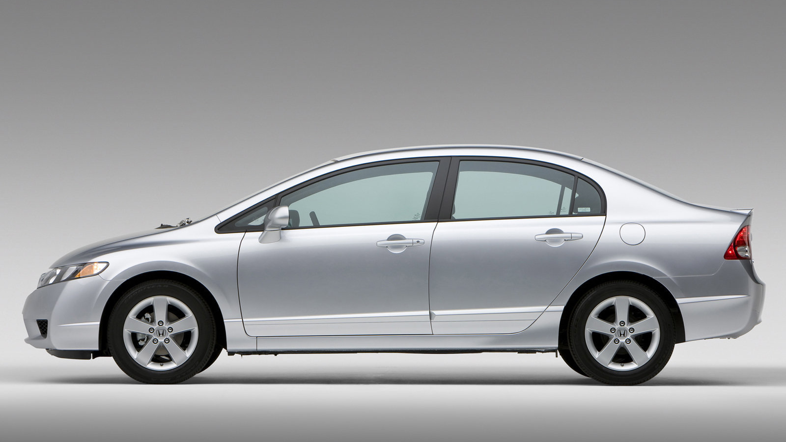 Надежная машина Honda Civic 4D