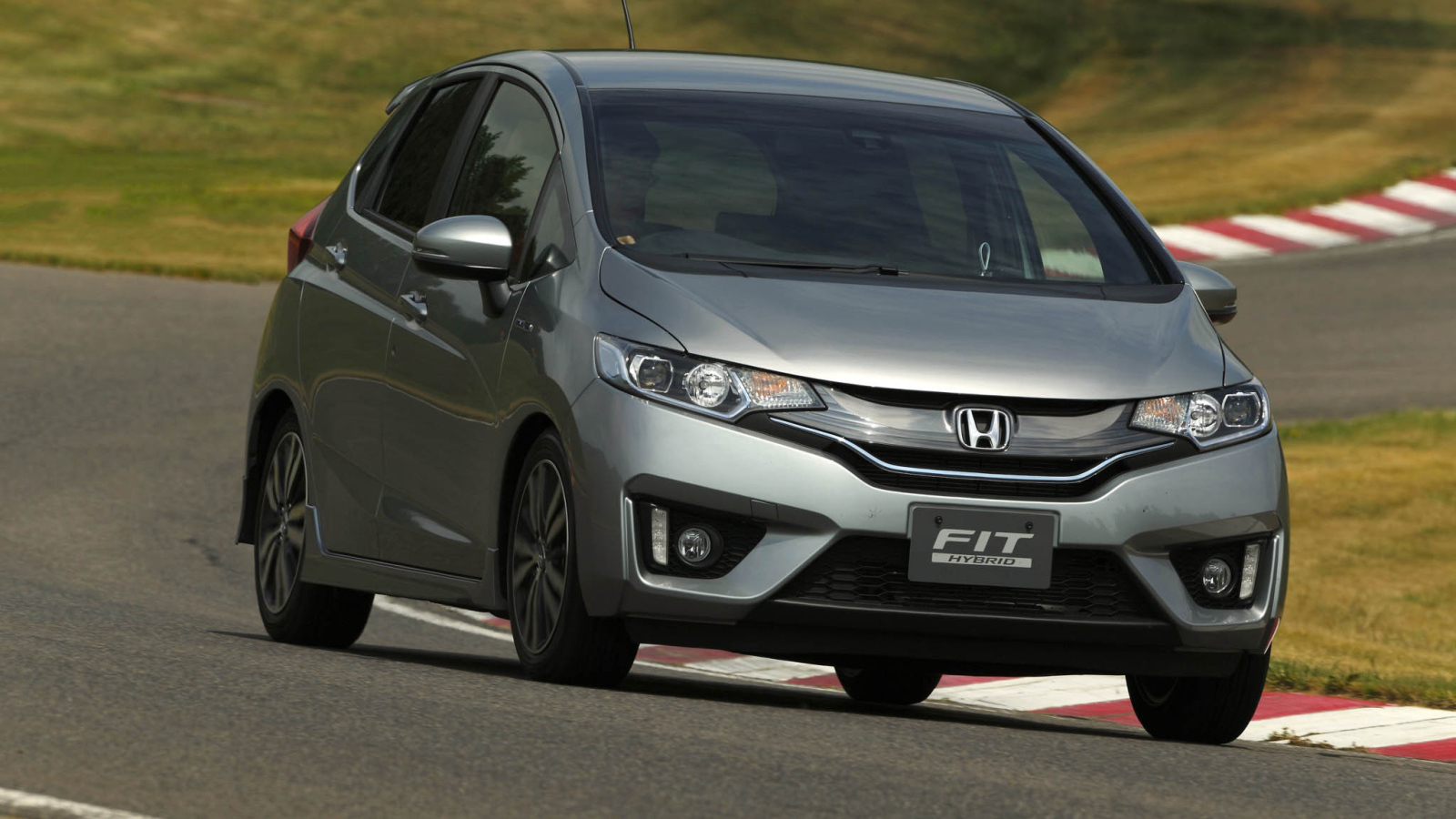 Надежный автомобиль Honda Fit 2014