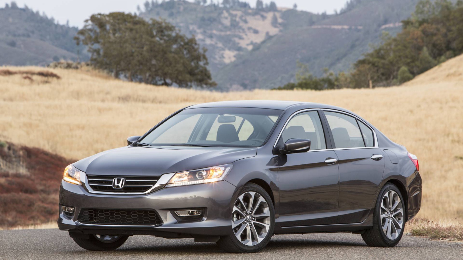 Тест драйв автомобиля Honda Accord 2013