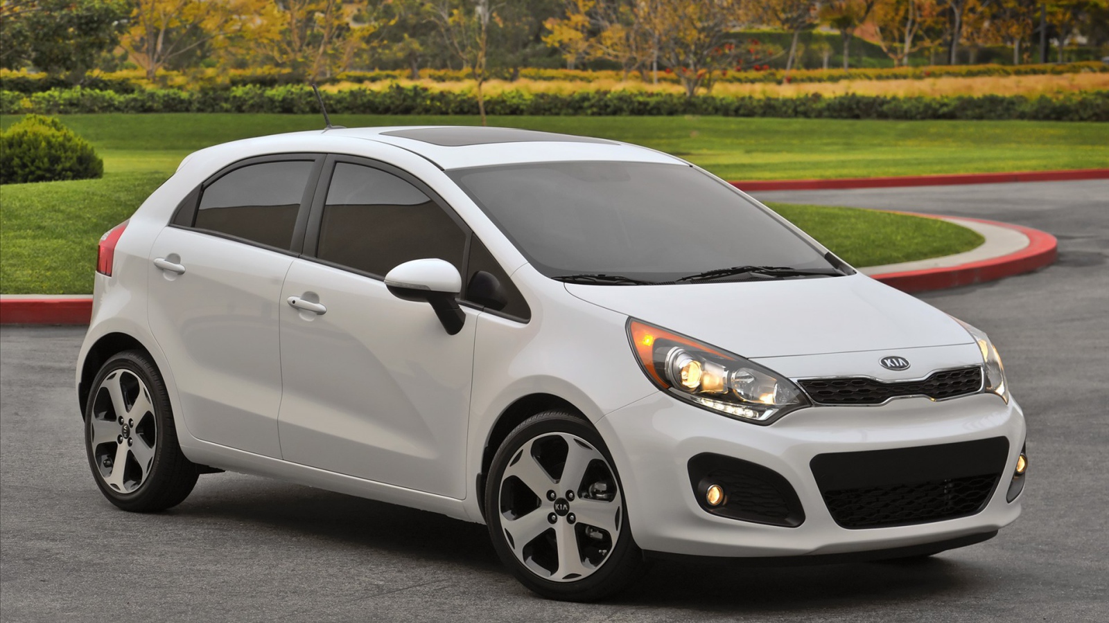 Красивый автомобиль Kia  Rio в Москве