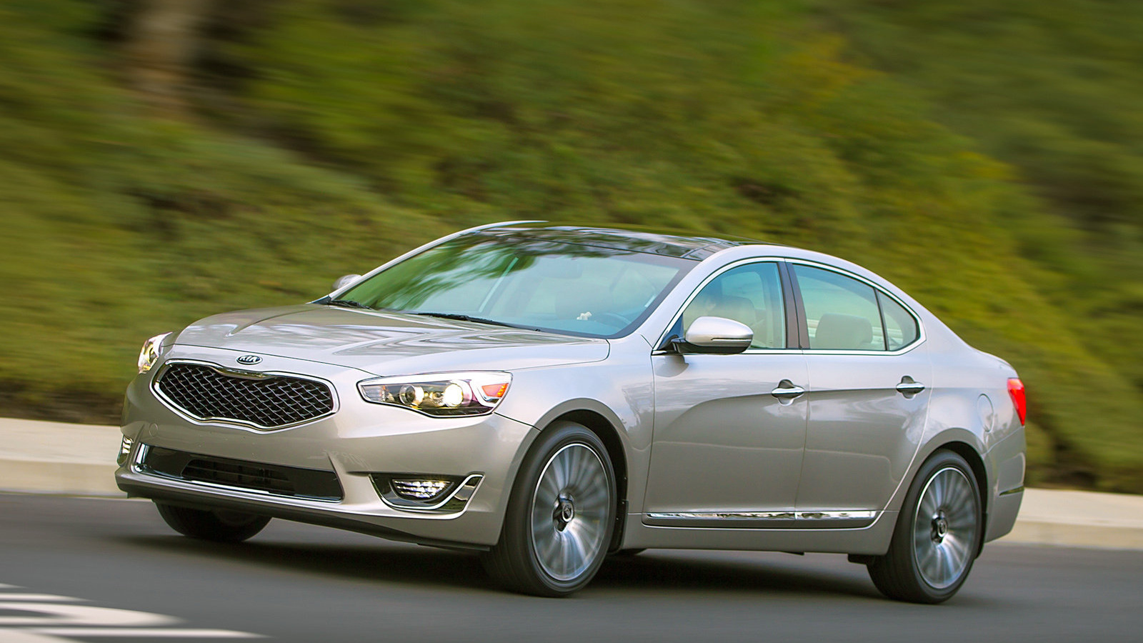 Новая машина Kia Cadenza 2014 года