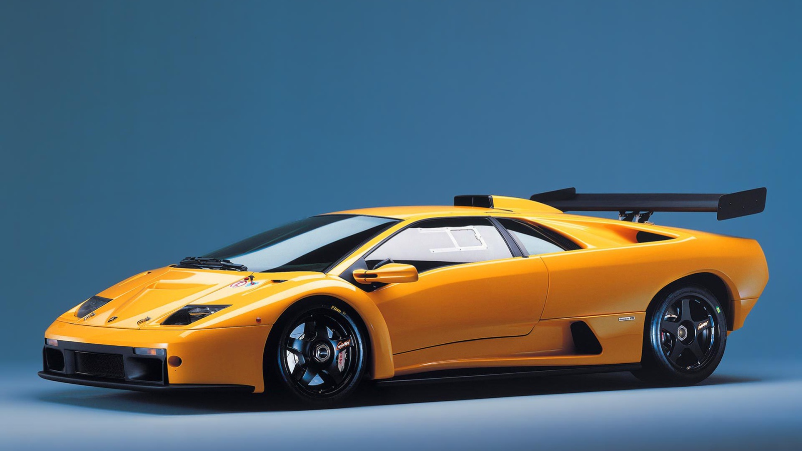 Красивый автомобиль Lamborghini Diablo в Москве
