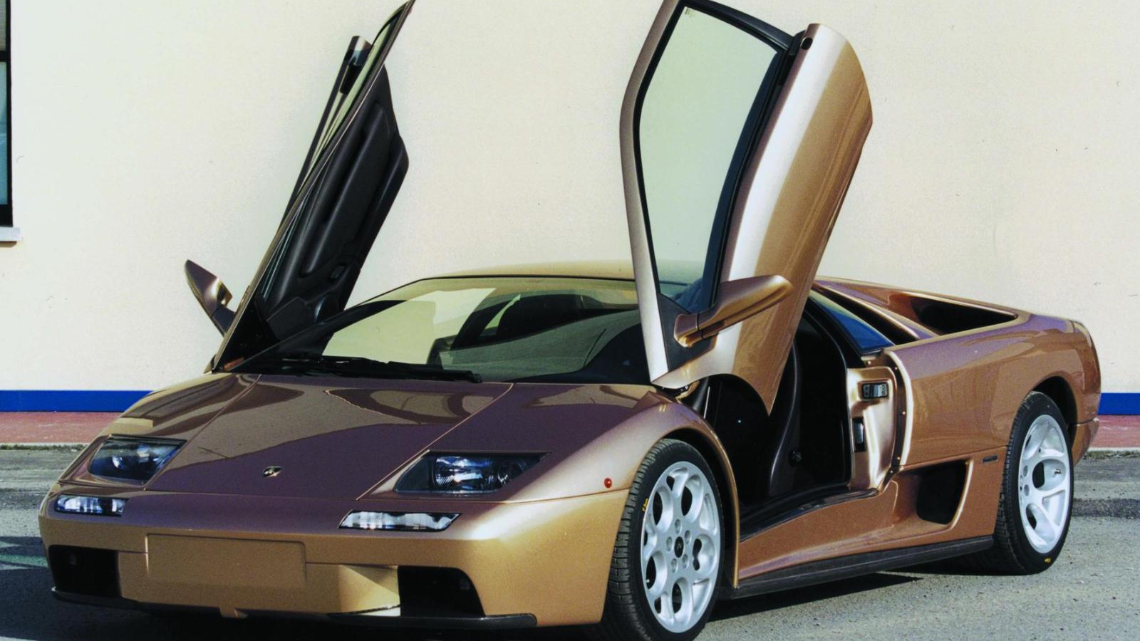 Надежный автомобиль Lamborghini Diablo
