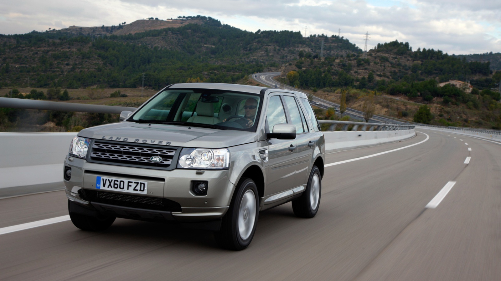 Красивый автомобиль Land Rover Freelander 2 в Москве