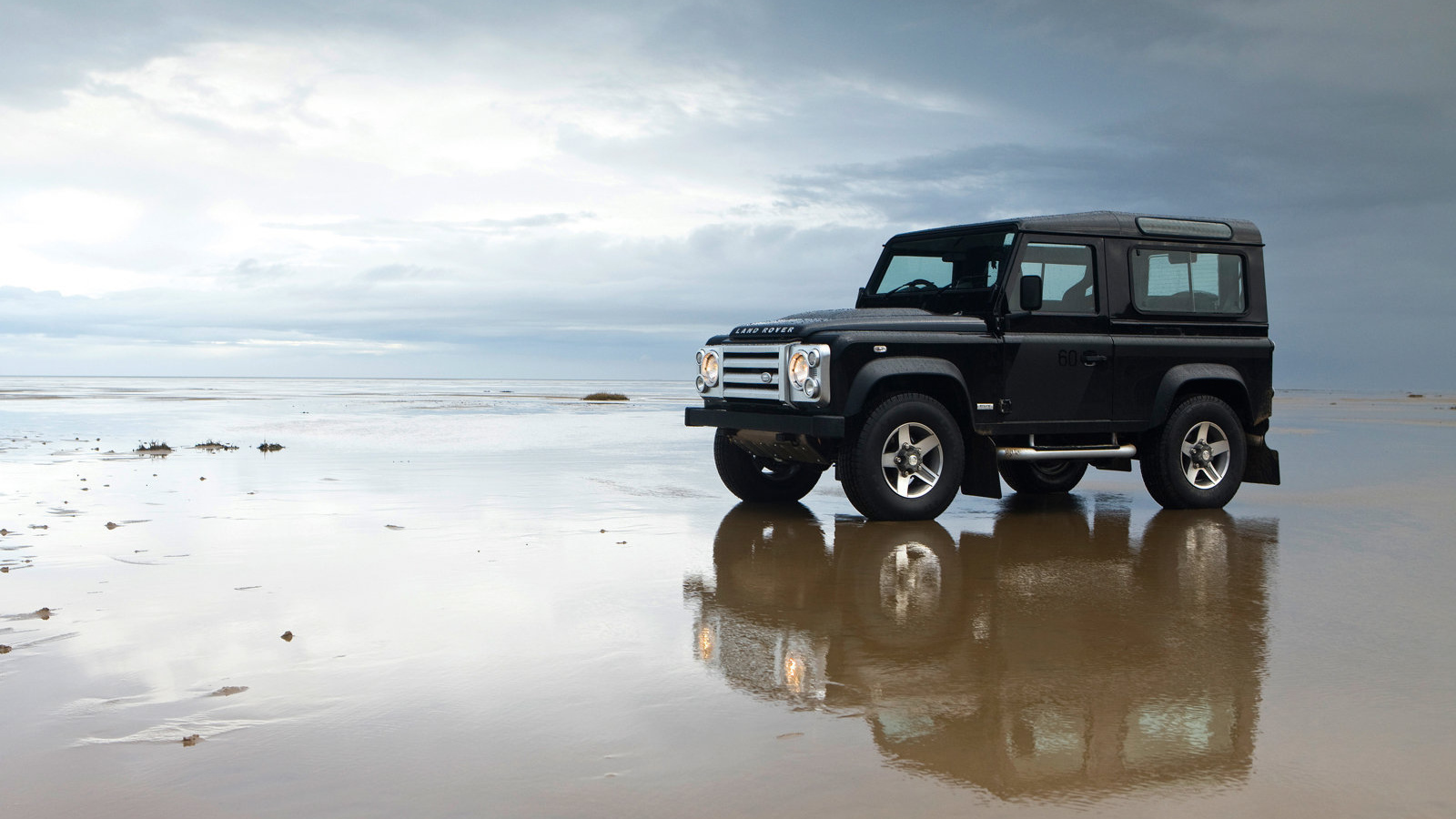 Надежный автомобиль Land Rover Defender
