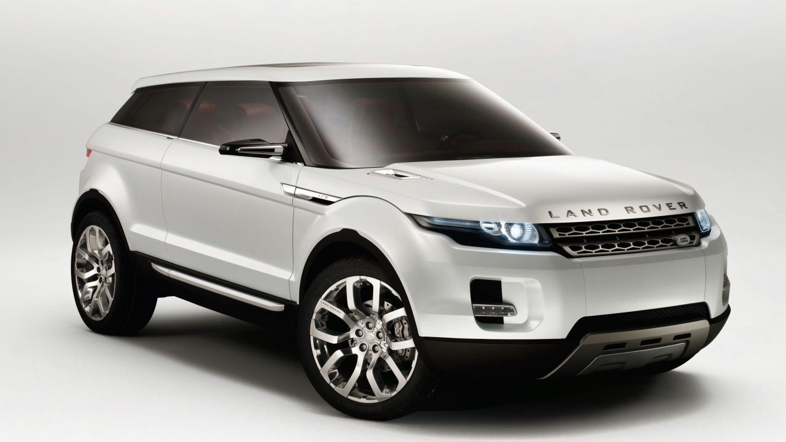 Автомобиль марки Land Rover модели A8
