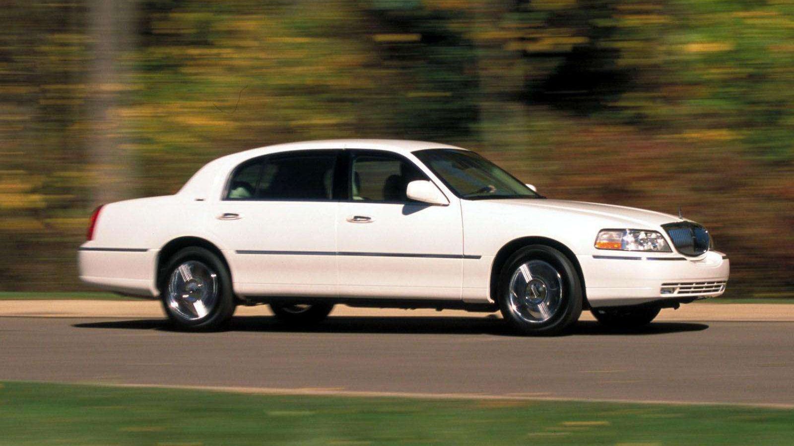 Надежный автомобиль Lincoln Town Car