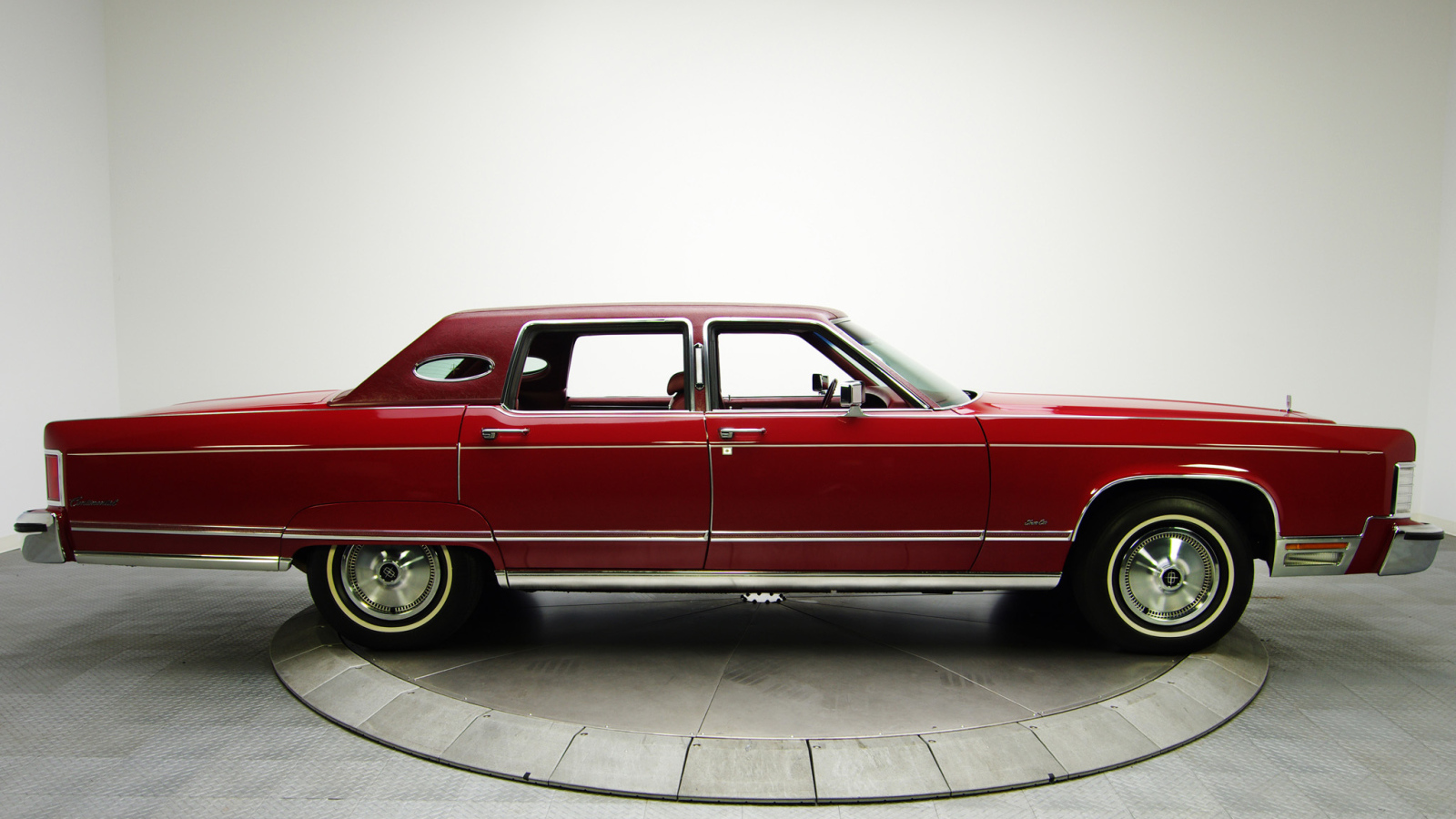 Тест драйв автомобиля Lincoln Town Car