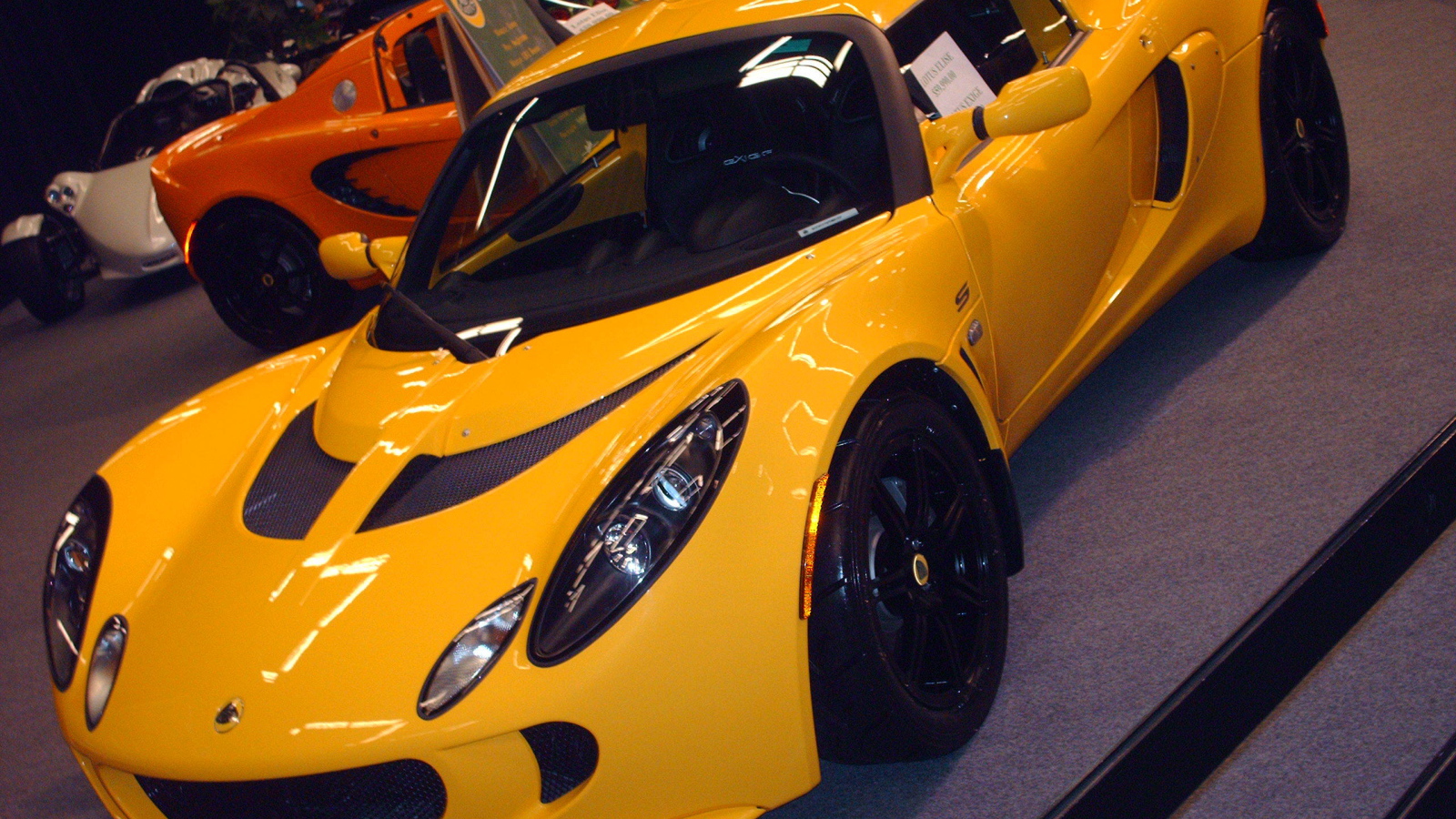 Желтый Lotus Elise