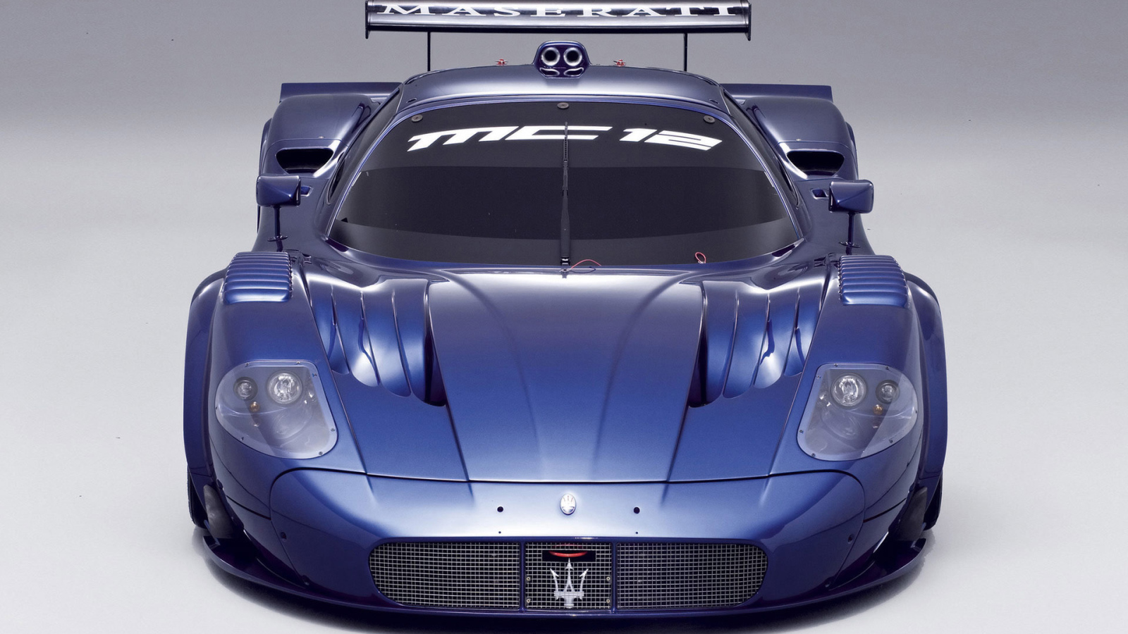 Автомобиль марки Maserati модели MC12