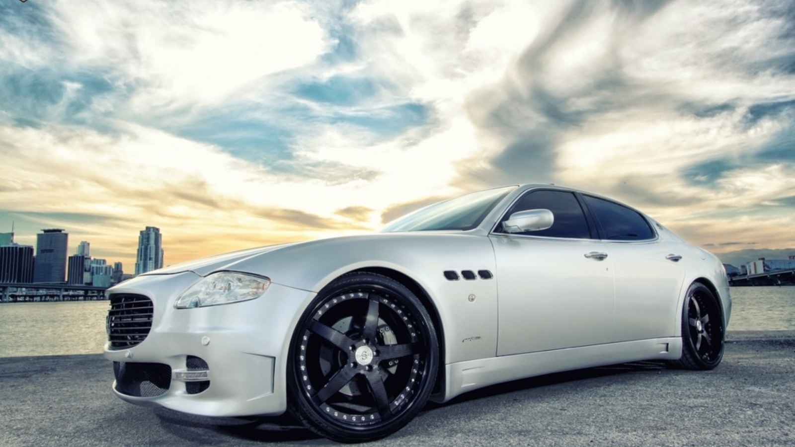 Новый автомобиль Maserati Quattroporte