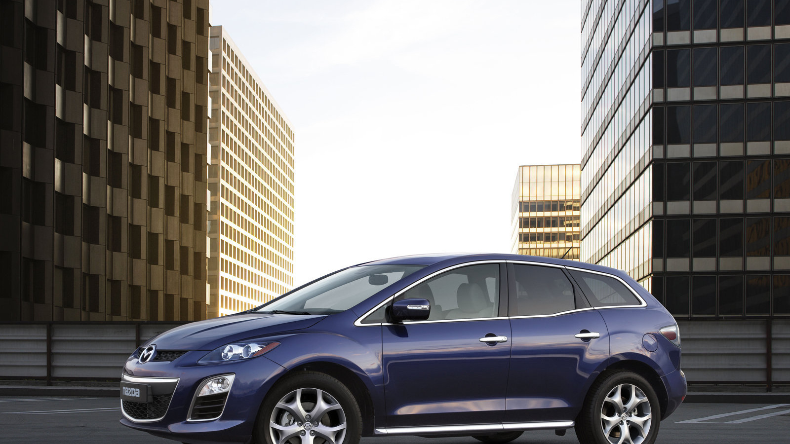 Автомобиль марки Mazda модели CX 7