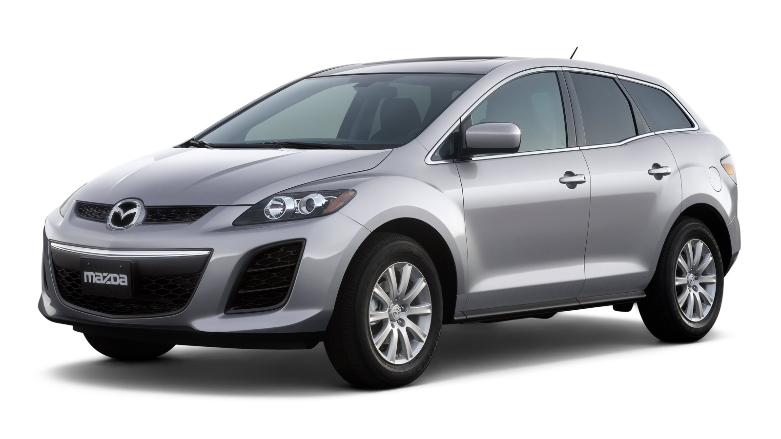 Автомобиль Mazda CX 7 на дороге