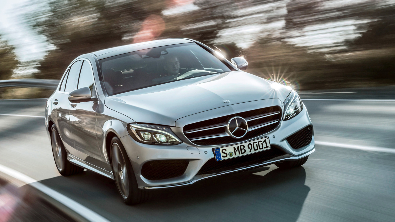 Красивый автомобиль Mercedes C-Class 2014