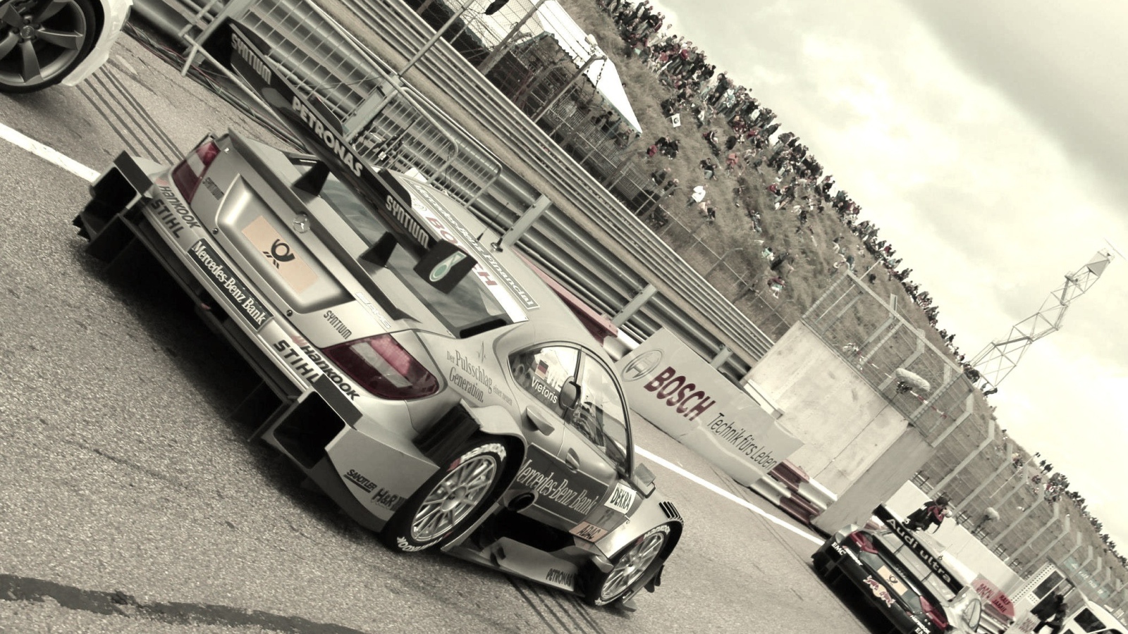 Мерседес на гоночном треке