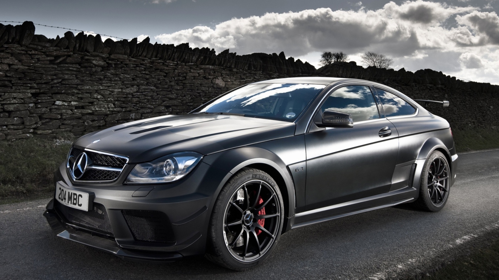 Мерседес C63 серебристый