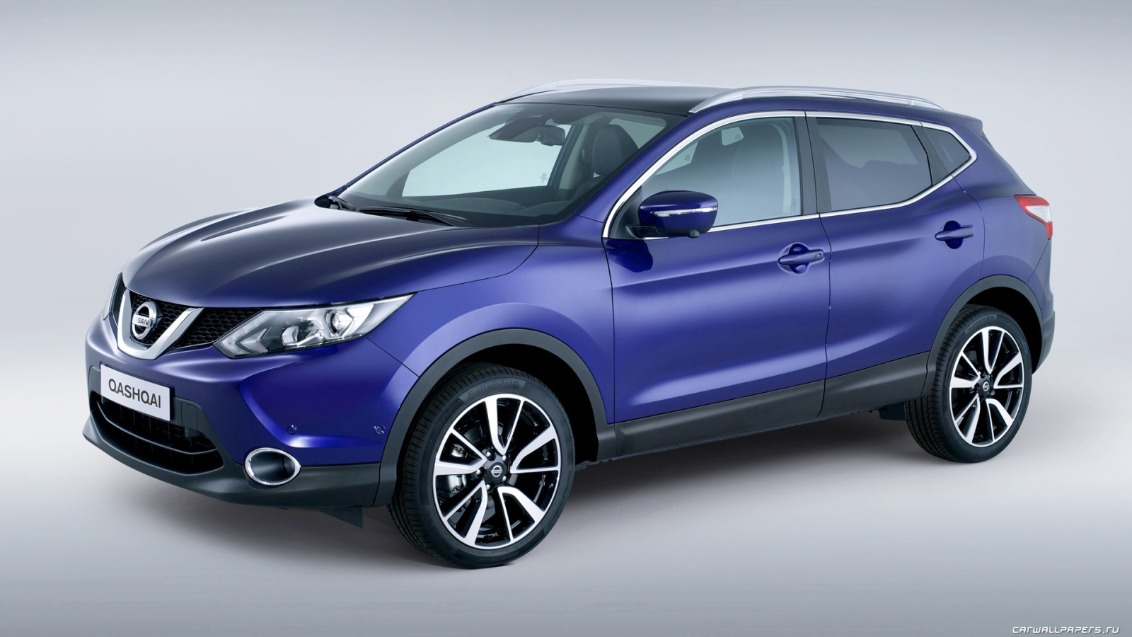 Автомобиль Nissan Quashqai 2014 на дороге
