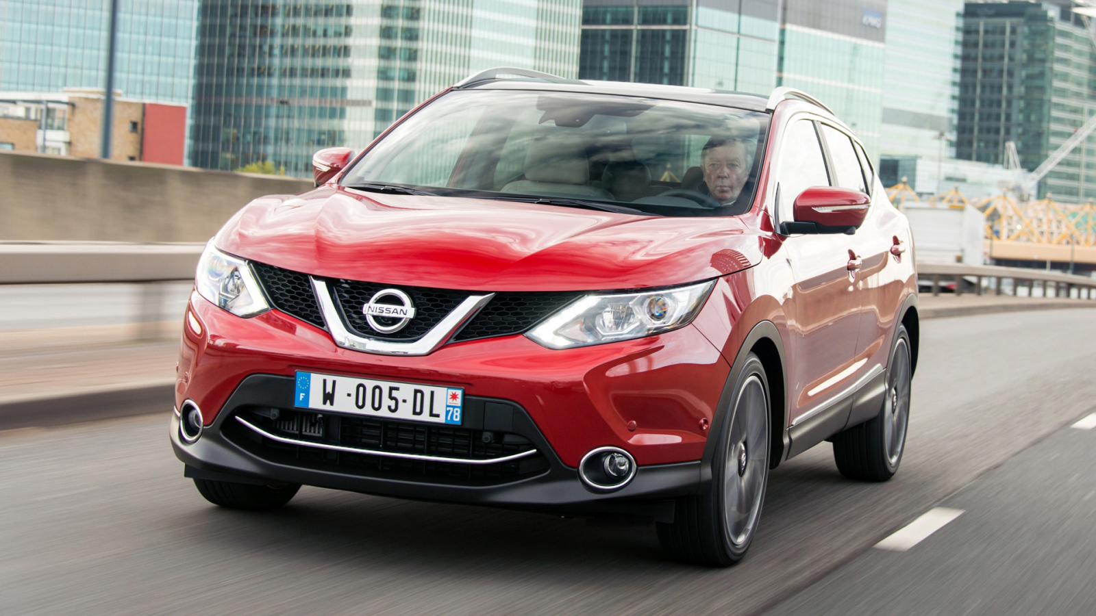 Красивый автомобиль Nissan Quashqai 2014