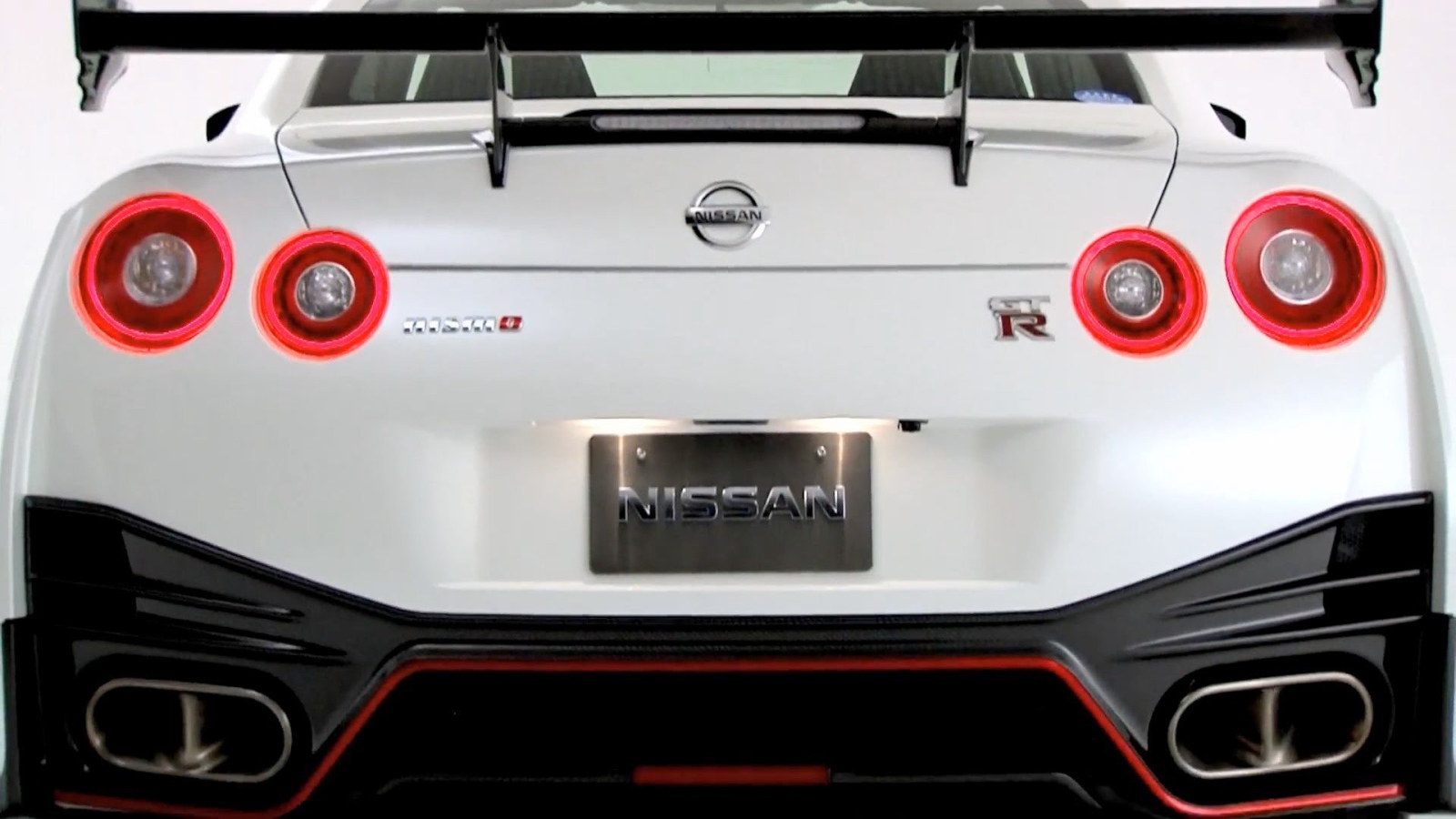Дизайн автомобиля Nissan GT-R Nismo 2014