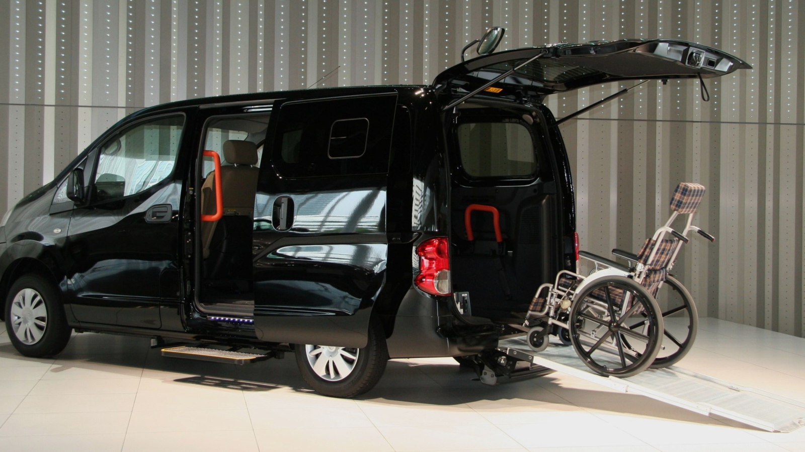 Дизайн автомобиля Nissan NV200