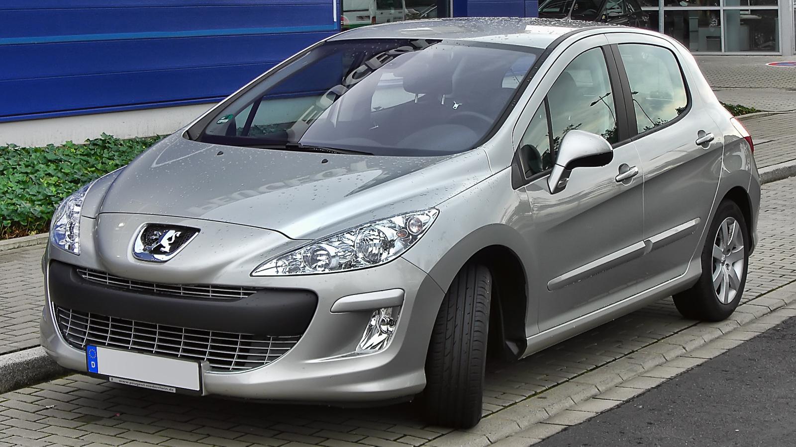 Серый Peugeot 308