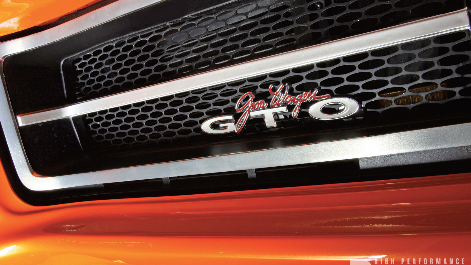 Красивый автомобиль Pontiac GTO 1969 в Москве