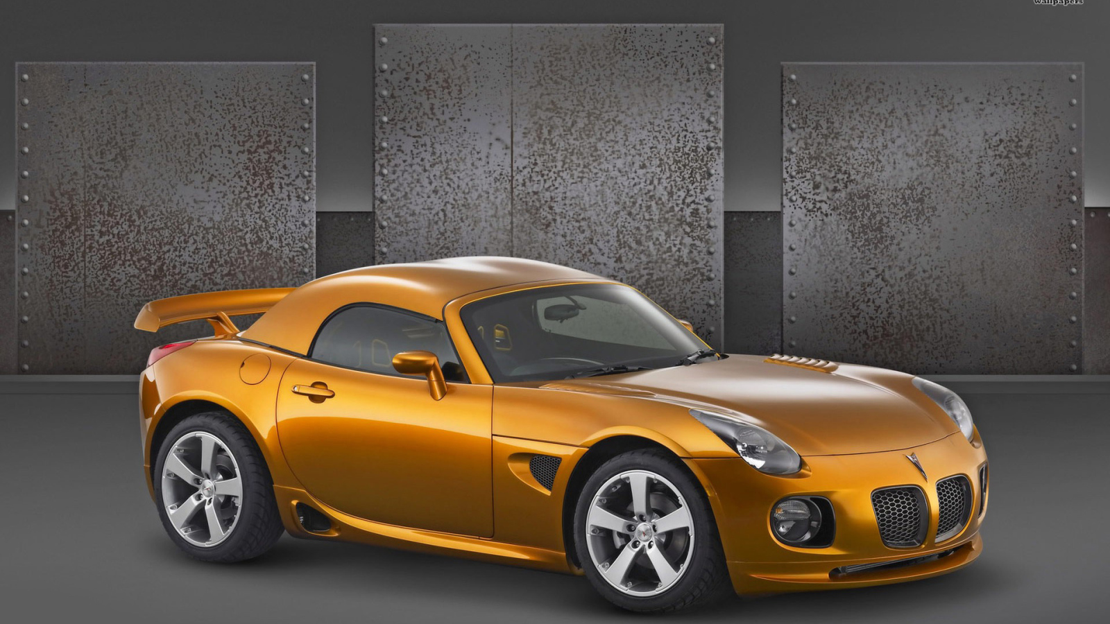 Красивый автомобиль Pontiac Solstice