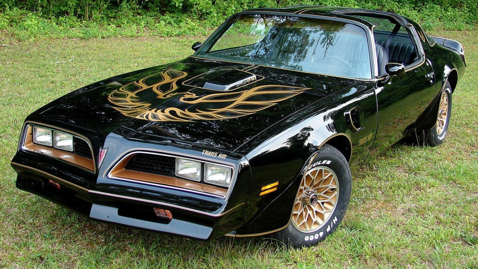 Автомобиль марки Pontiac модели Firebird