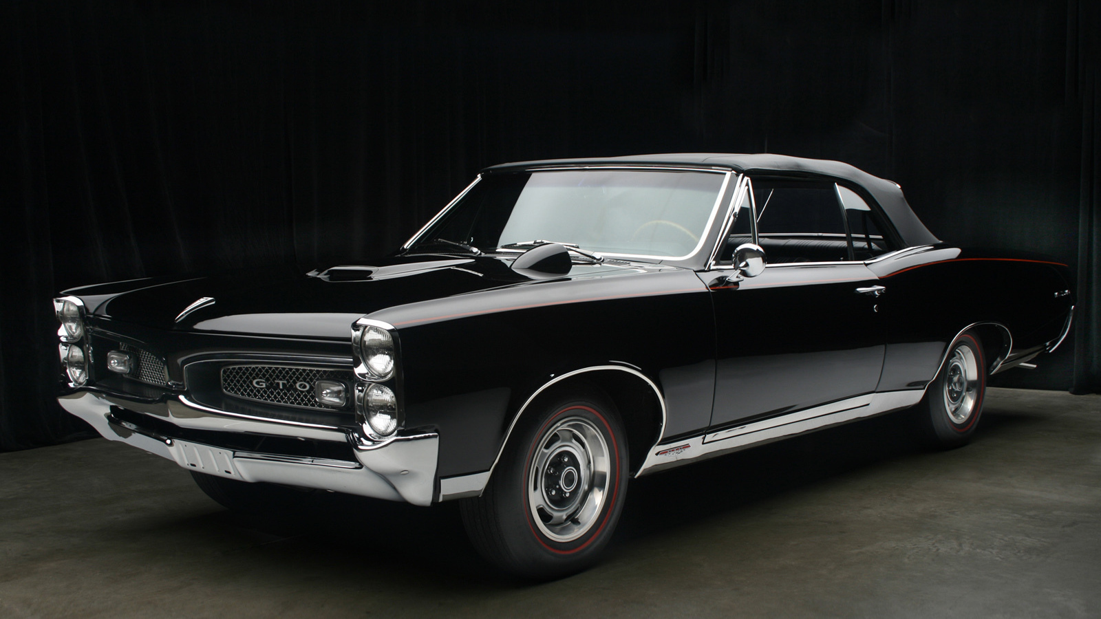 Новая машина Pontiac GTO