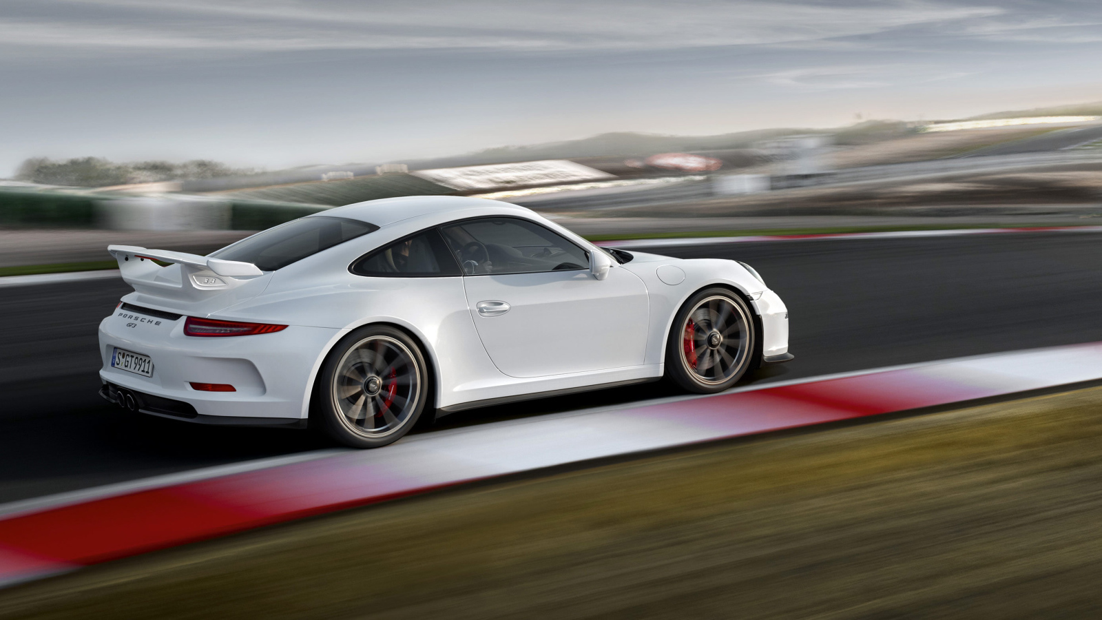 Дизайн автомобиля Porsche 911 Turbo 2014