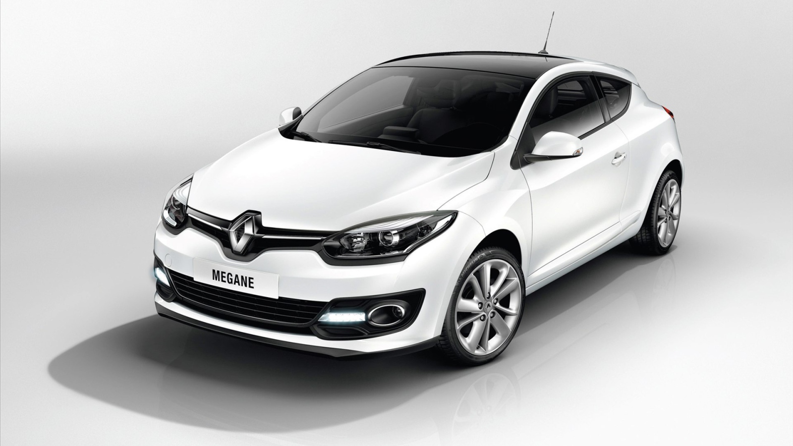 Красивый автомобиль Renault Megane 2014