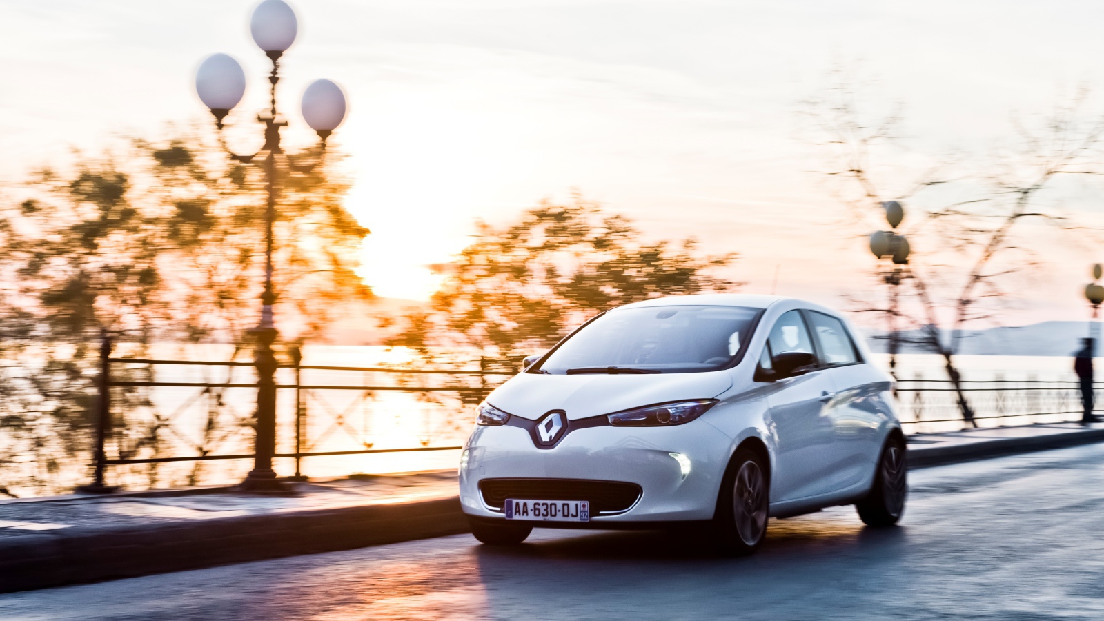 Надежная машина Renault Next Two 2014
