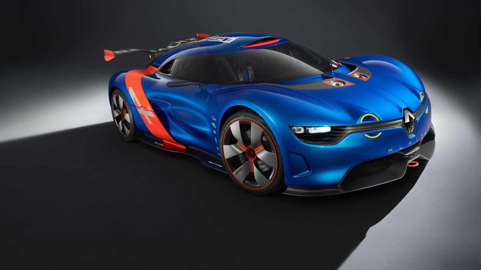 Красивый автомобиль Renault alpine