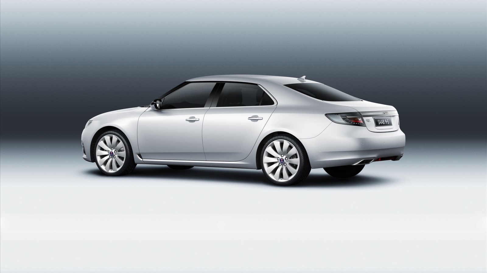  Автомобиль Saab 9-5 на дороге