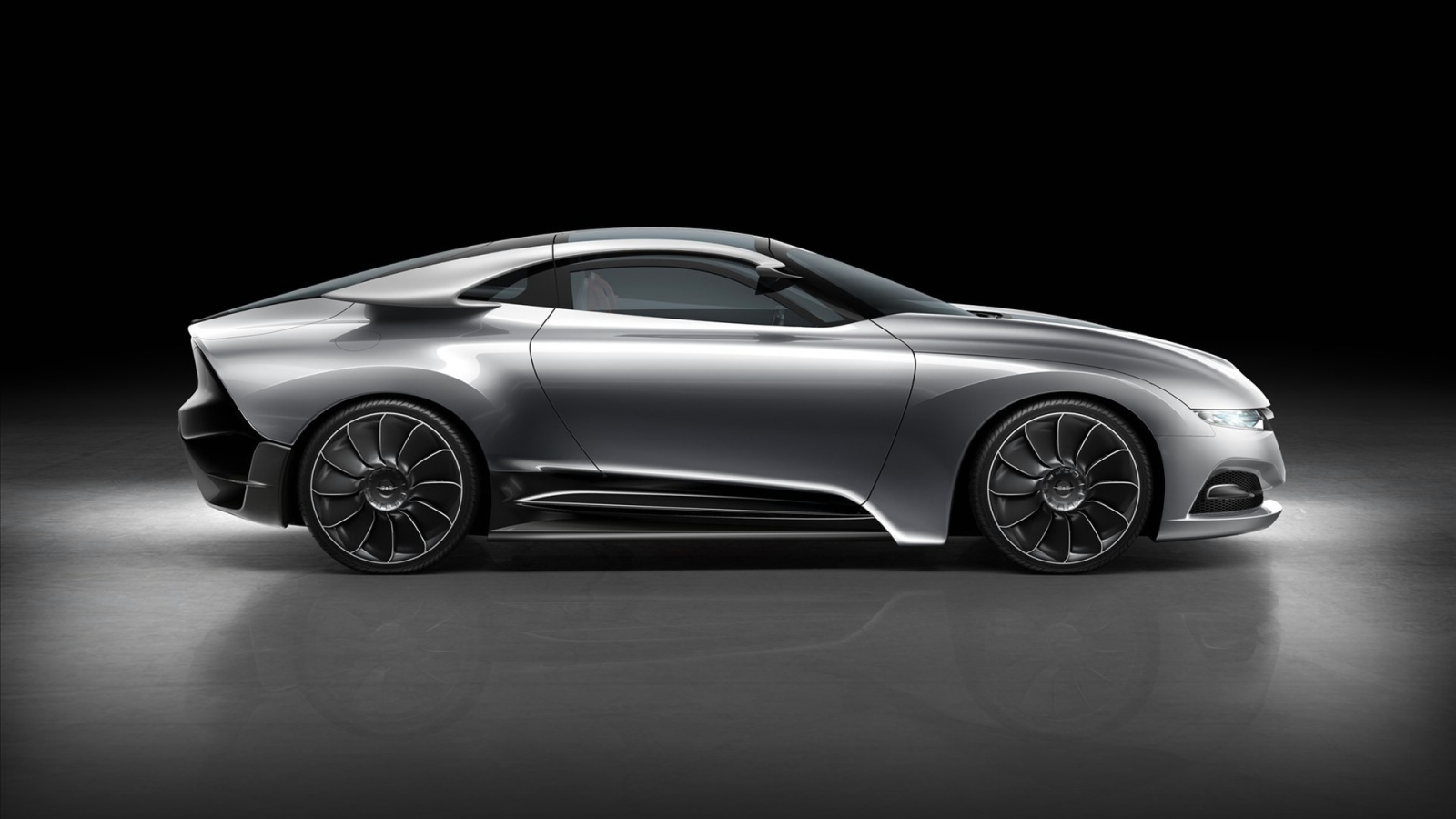 Новый автомобиль Saab 9000