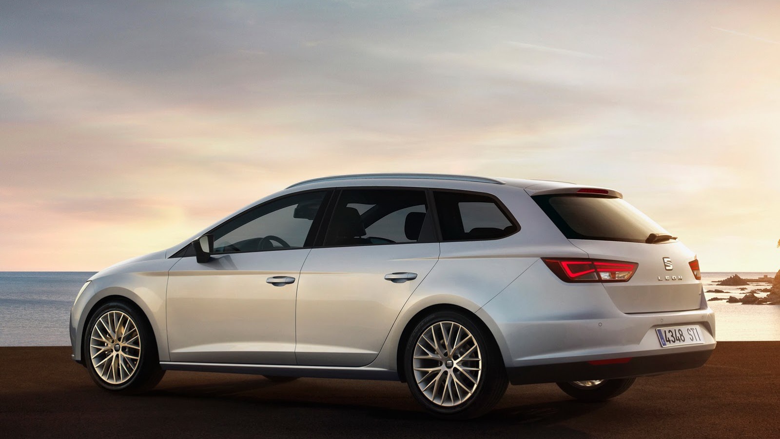 Надежный автомобиль Seat Leon Cupra 2014