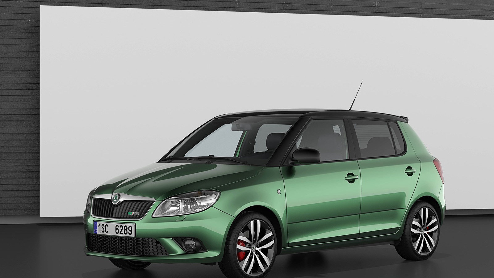 Красивый автомобиль Skoda Fabia