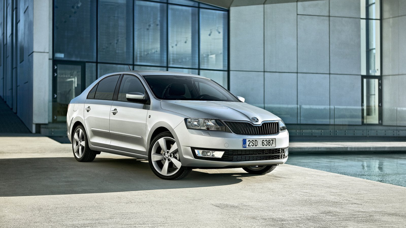Красивый автомобиль Skoda Rapid
