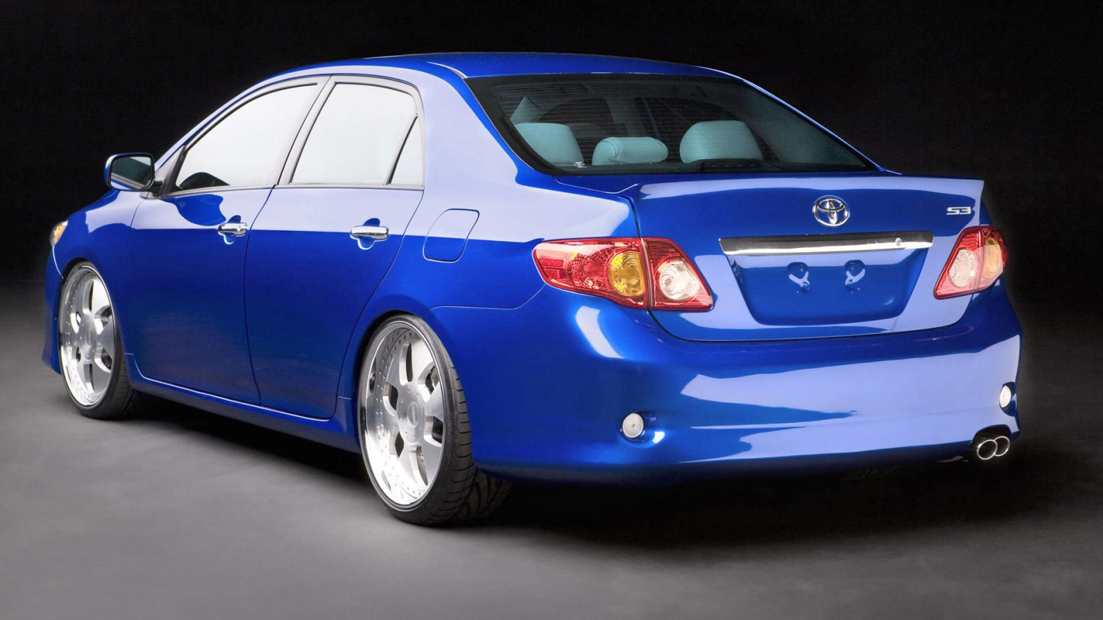 Тест драйв автомобиля Toyota Corolla