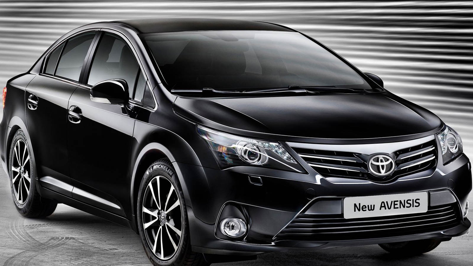 Автомобиль марки Toyota модели Impreza Avensis 2013