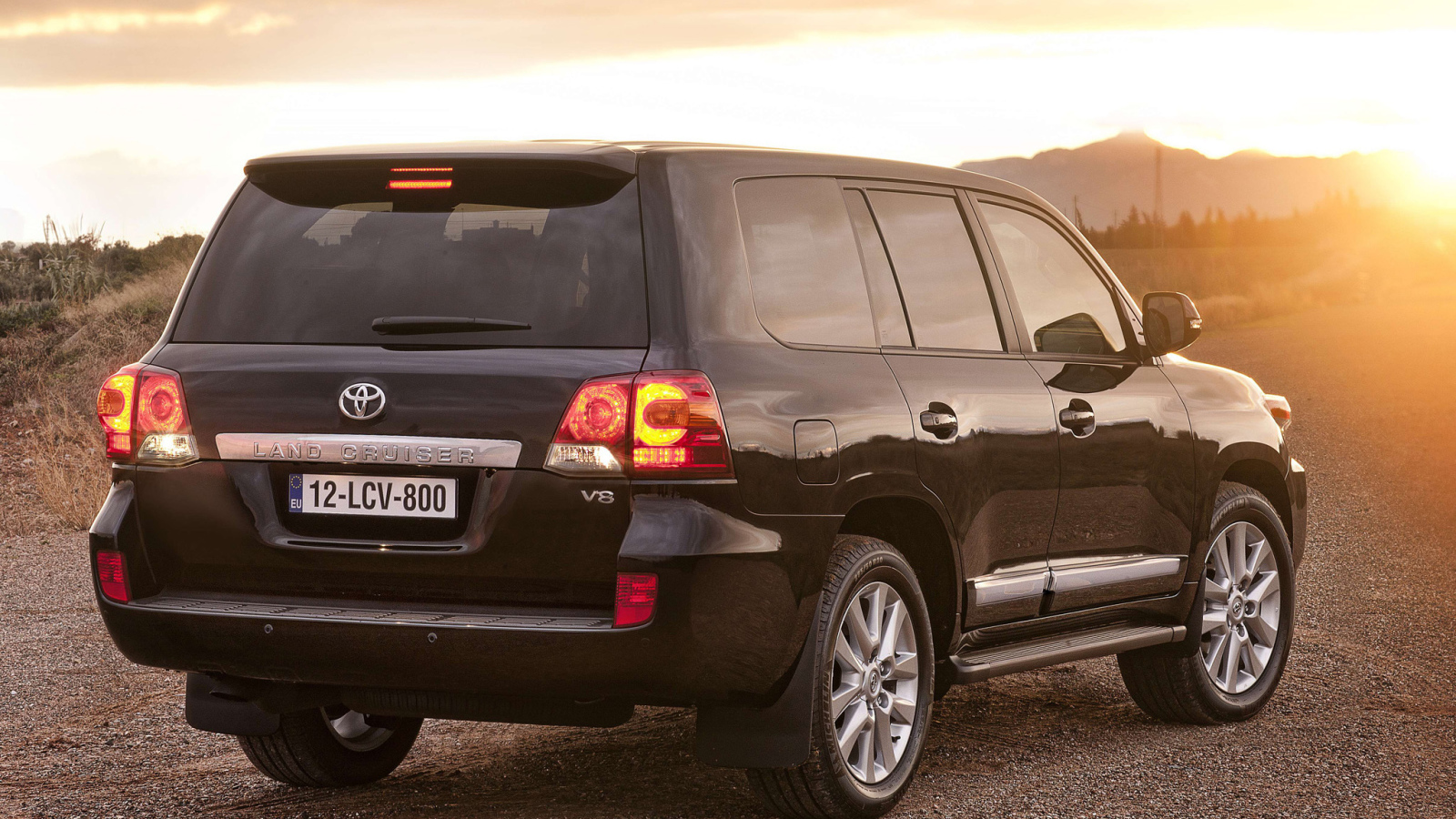 Автомобиль марки Toyota модели Land Cruiser 200