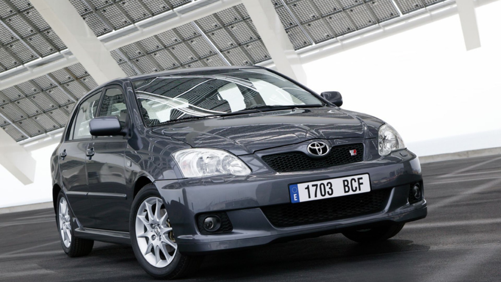 Надежная машина Toyota Corolla