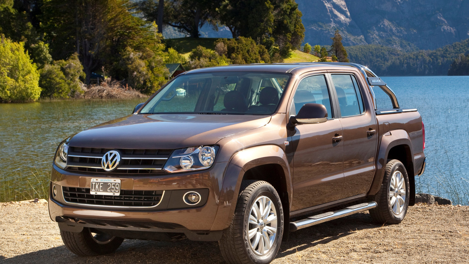 Красивый автомобиль Volkswagen Amarok в Москве