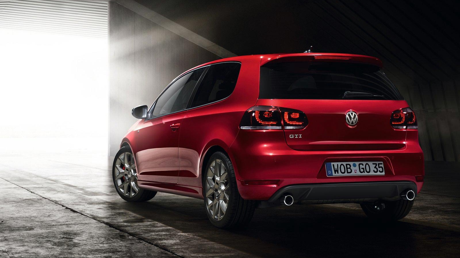 Автомобиль марки Golf модели GTI 2014 года