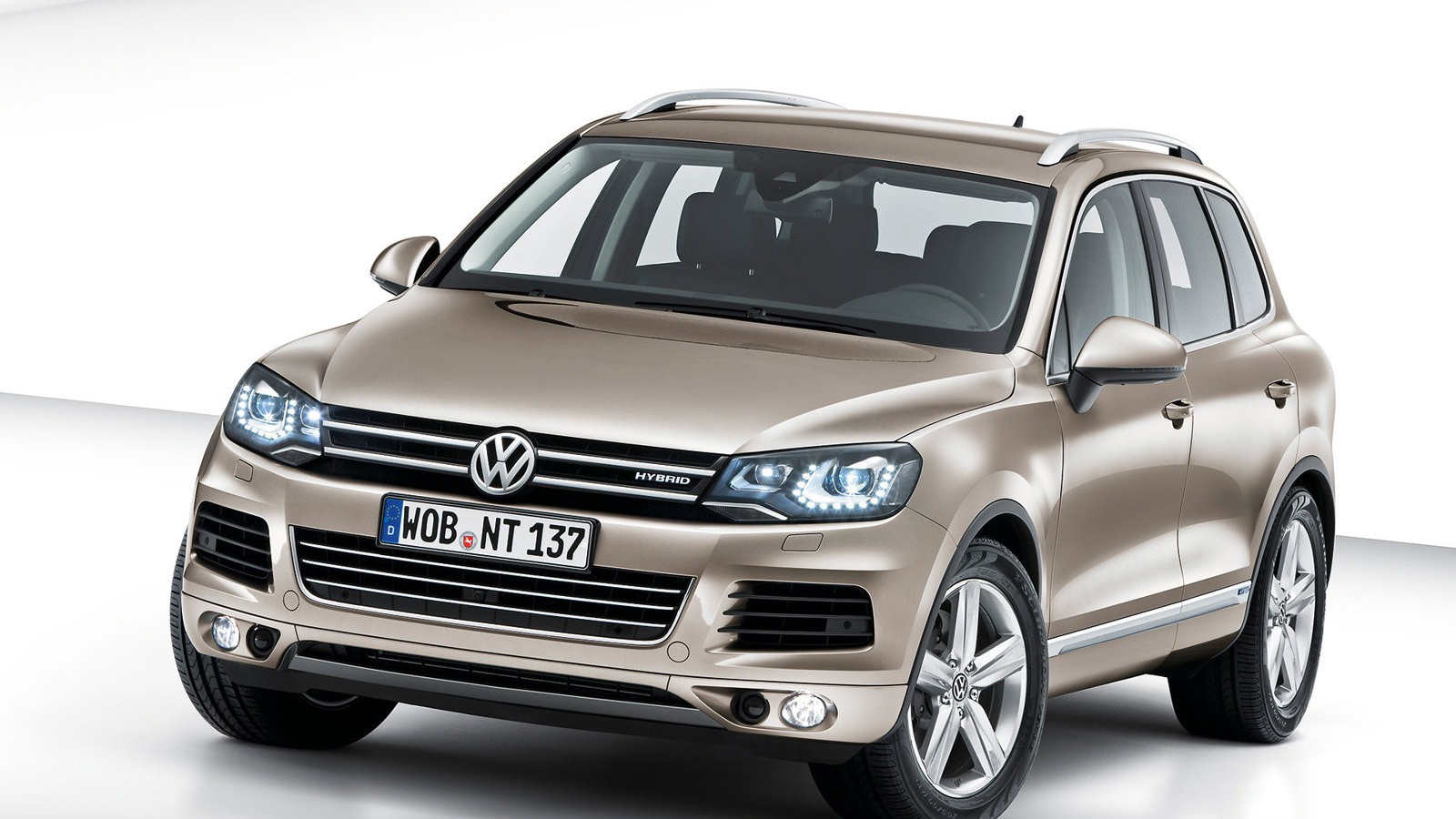 Автомобиль марки Volkswagen модели Touareg