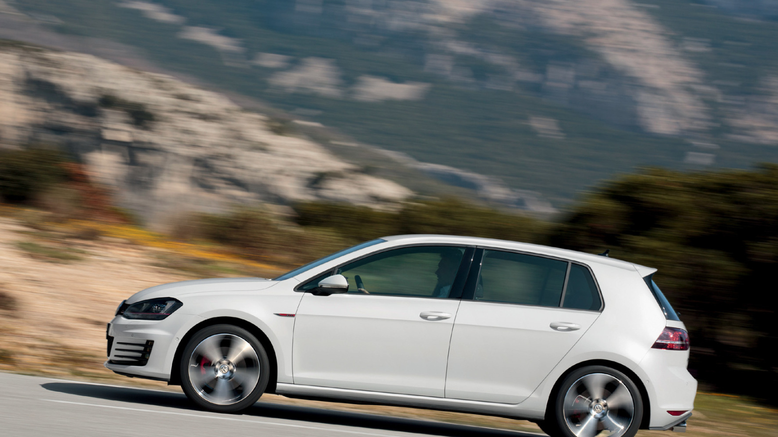 Фото автомобиля Golf GTI 2014 года