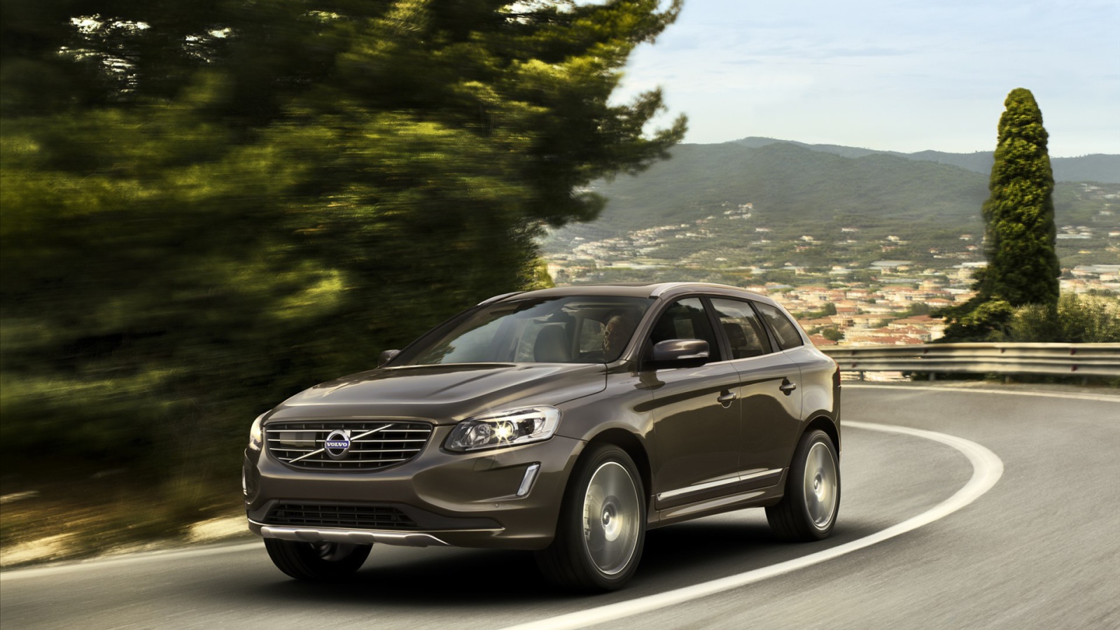 Красивый автомобиль Volvo xc60