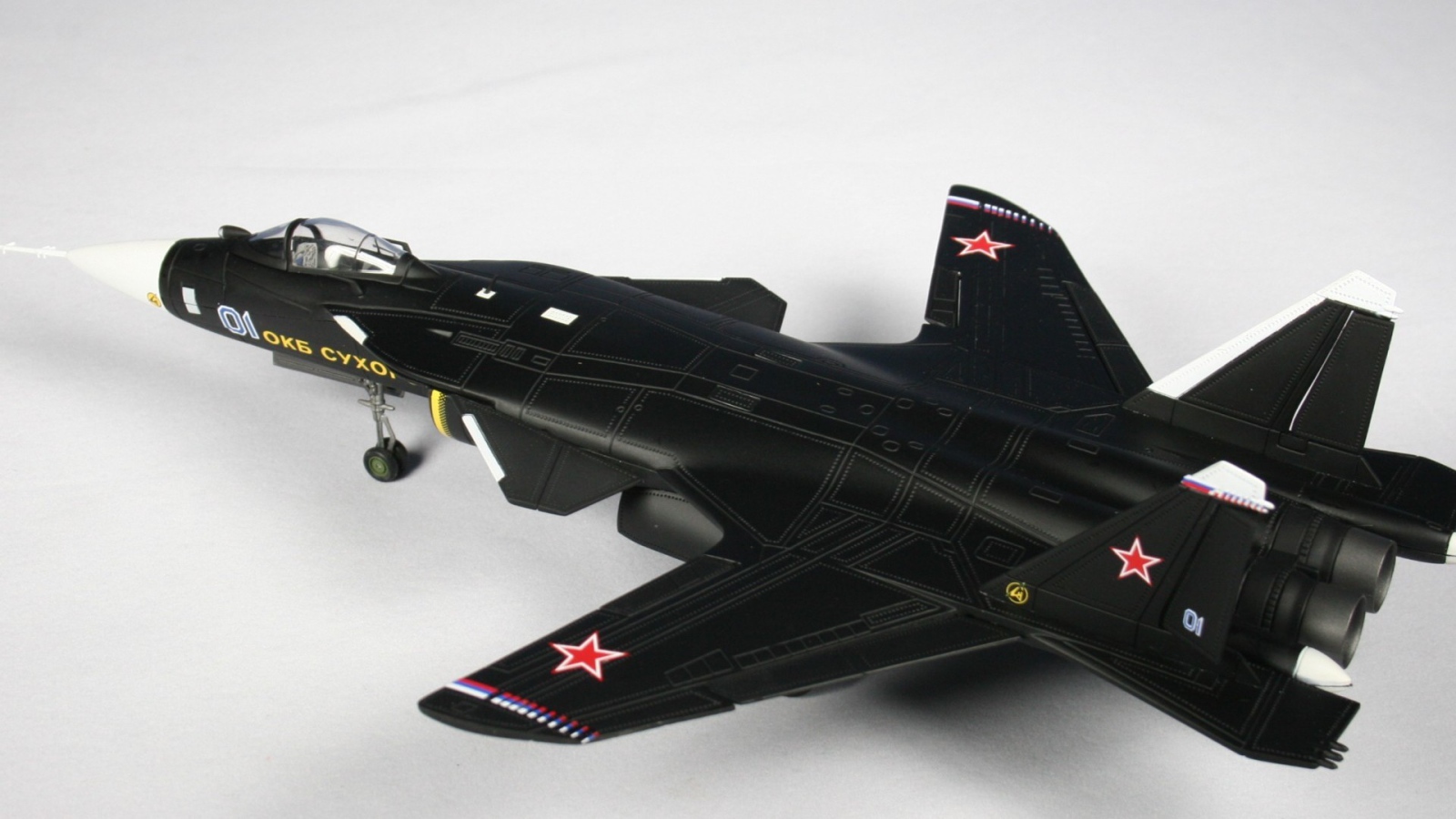 Модель нового истребителя